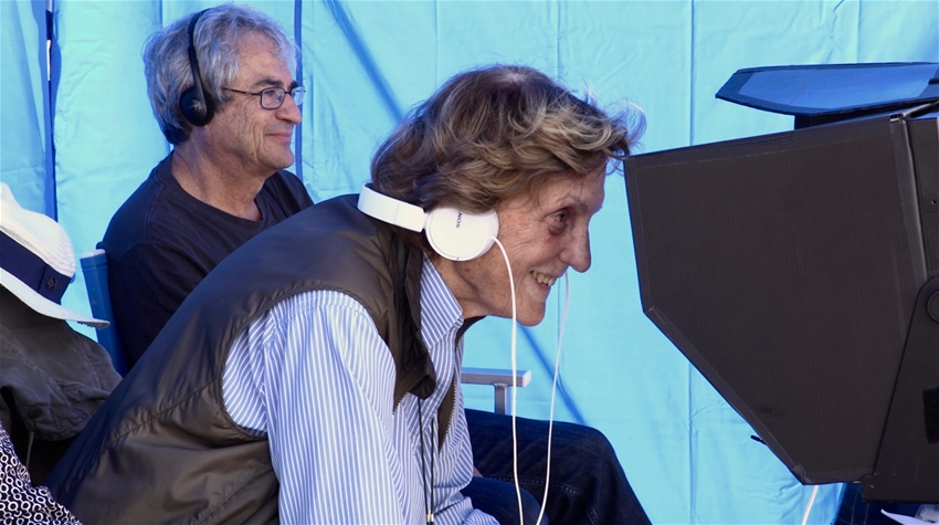 Liliana Cavani e il fisico Carlo Rovelli sul set de L'ordine del tempo