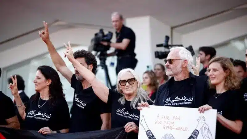 La regista Jane Campion partecipa al flashmob di Venezia'80