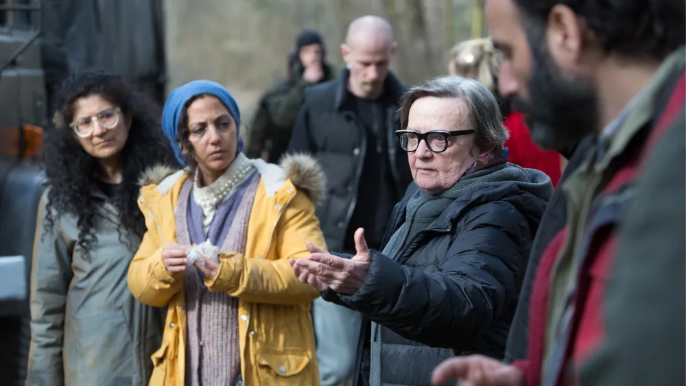 Agnieszka Holland in una pausa di lavorazione