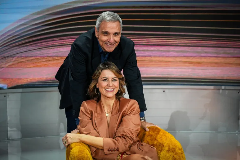Maurizio De Giovanni e Greta Mauro, conduttori de La biblioteca dei sentimenti su Rai3
