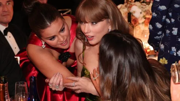 Taylor Swift con Selena Gomez al Golden Globes Party (©GettyImages)