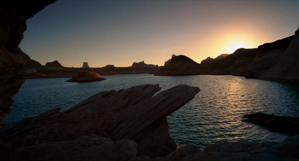 L'acqua, uno dei quattro elementi primordiali, nel film Voyage of Time di Terrence Malick