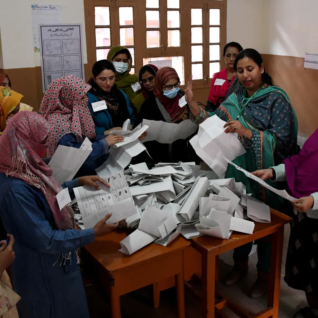 Operazioni di voto in Pakistan