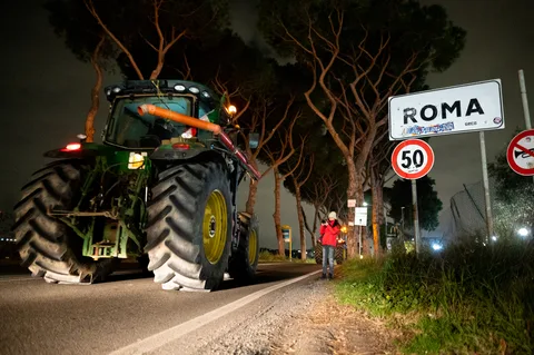 La protesta dei trattori giunge alle porte di Roma