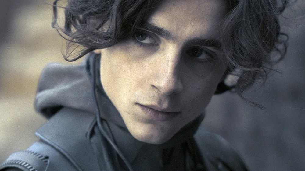 Timothée Chalamet è Paul Atreides (© Warner Bros. / courtesy Everett Collection)