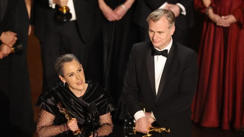 La producer Emma Thomas e Christopher Nolan agli Oscar 2024