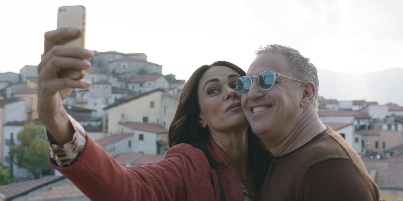 Maria Grazia Cucinotta e Vincent Riotta in una scena de Il meglio di te su Rai1